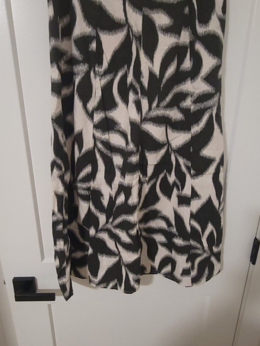 Banana Republic Linen Blend Midi Skirt - Green Botanical Print - Slit - Size 10 - Picture 2 of 4